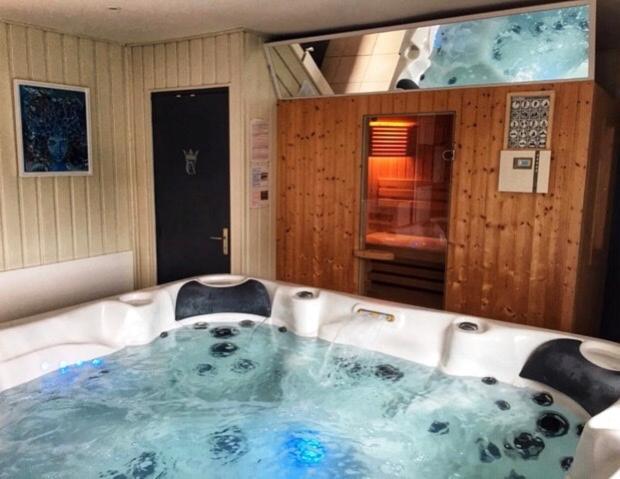 Gite Piscine Jacuzzi Privatises Clos Valentin Freulleville Exterior foto